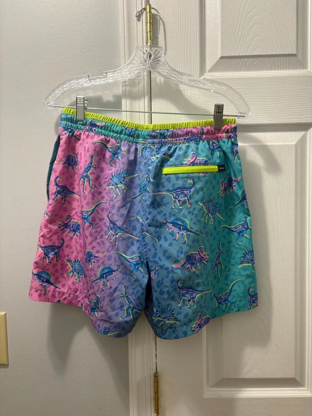 Chubbies The Dino Delights Mens Swim Trunks Medium Multi Lined Board Shorts